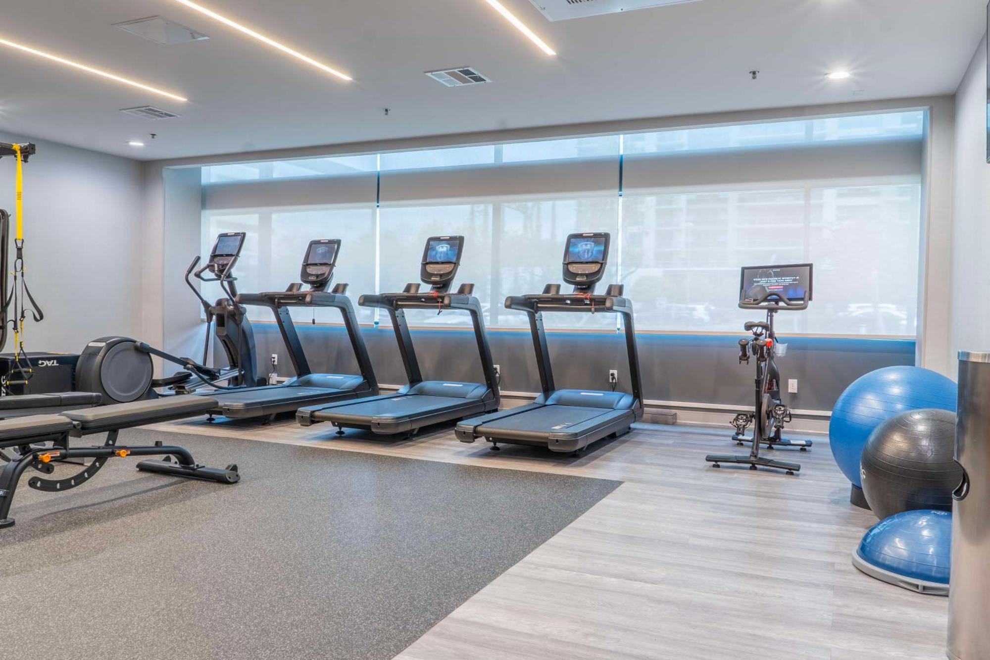 Hotel Doubletree By Hilton Orange County Airport Santa Ana Esterno foto